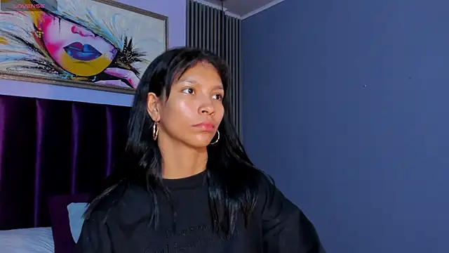 LauraAristizabal online show from February 1, 2026, 12:36 pm