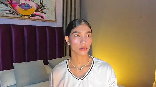 LauraAristizabal online show from May 21, 2026, 11:51 am