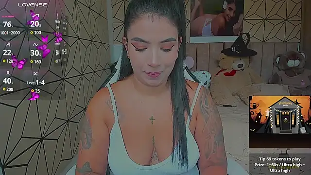 vane lopez  online show from October 18, 2025, 5:26 pm