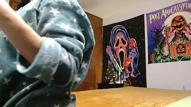 Snapshot of MINI_Petite chatting on December 15, 2025, 5:46 am MINI Petite online show from December 15, 2025, 5:46 am