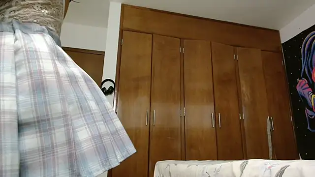 Snapshot of MINI_Petite chatting on December 19, 2025, 3:58 pm MINI Petite online show from December 19, 2025, 3:58 pm