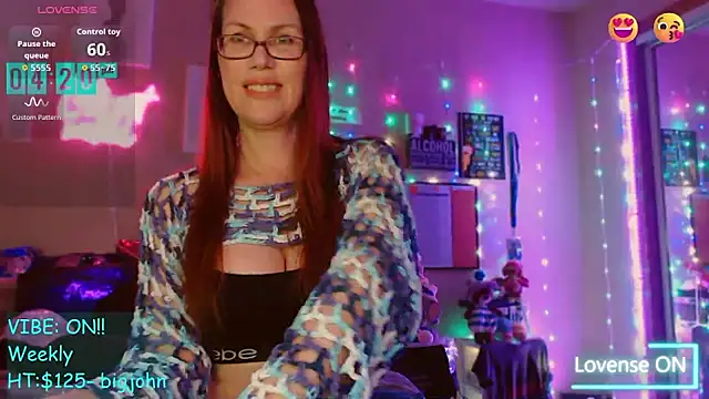 Snapshot of EmmaIsHere chatting on December 19, 2025, 11:18 pm EmmaIsHere online show from December 19, 2025, 11:18 pm