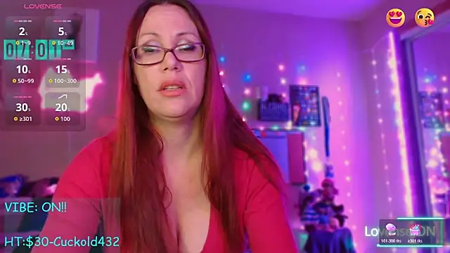 Snapshot of EmmaIsHere chatting on November 6, 2025, 1:59 pm EmmaIsHere online show from November 6, 2025, 1:59 pm