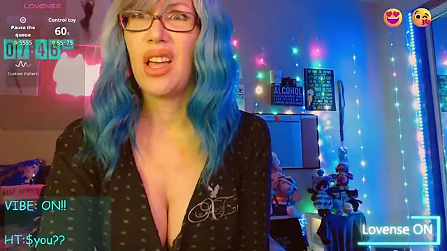 Snapshot of EmmaIsHere chatting on November 11, 2025, 2:45 pm EmmaIsHere online show from November 11, 2025, 2:45 pm