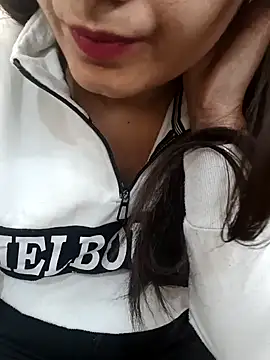 CuteSarikaLIVE online show from November 29, 2025, 4:01 am