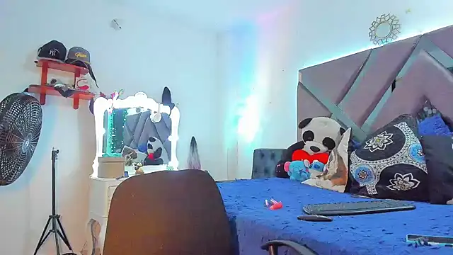 Snapshot of alondrahotxtf_ chatting on November 2, 2025, 9:42 pm alondrahotxtf online show from November 2, 2025, 9:42 pm