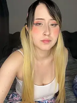 ViolethMoon online show from May 9, 2026, 4:16 am