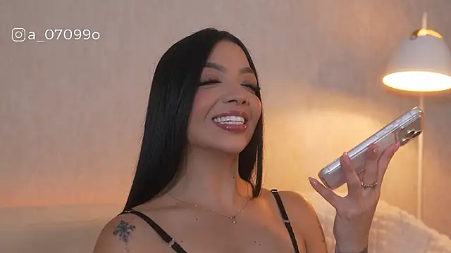 Snapshot of sarah_hiill chatting on February 7, 2026, 12:07 am sarah hiill online show from February 7, 2026, 12:07 am