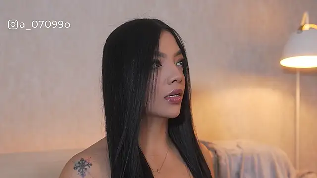 Snapshot of sarah_hiill chatting on February 3, 2026, 11:32 pm sarah hiill online show from February 3, 2026, 11:32 pm