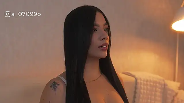 Snapshot of sarah_hiill chatting on February 20, 2026, 12:07 am sarah hiill online show from February 20, 2026, 12:07 am