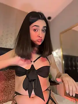 Snapshot of MiahWindsor chatting on May 23, 2026, 2:32 am MiahWindsor online show from May 23, 2026, 2:32 am