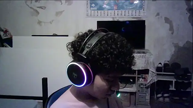 Snapshot of Emv2 chatting on February 16, 2026, 4:00 am Emv2 online show from February 16, 2026, 4:00 am