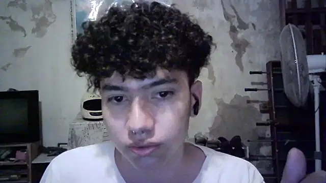 Snapshot of Emv2 chatting on January 19, 2026, 5:33 am Emv2 online show from January 19, 2026, 5:33 am