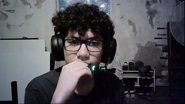 Snapshot of Emv2 chatting on February 18, 2026, 2:42 am Emv2 online show from February 18, 2026, 2:42 am