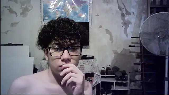 Snapshot of Emv2 chatting on February 25, 2026, 9:03 pm Emv2 online show from February 25, 2026, 9:03 pm