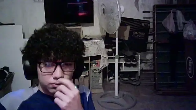 Snapshot of Emv2 chatting on March 17, 2026, 2:47 am Emv2 online show from March 17, 2026, 2:47 am