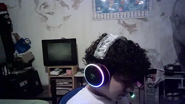 Snapshot of Emv2 chatting on February 4, 2026, 6:08 am Emv2 online show from February 4, 2026, 6:08 am