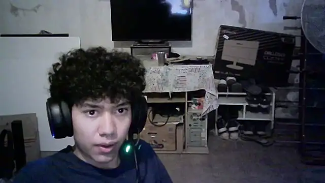 Snapshot of Emv2 chatting on March 4, 2026, 1:30 pm Emv2 online show from March 4, 2026, 1:30 pm