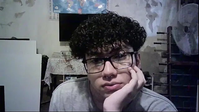 Snapshot of Emv2 chatting on February 18, 2026, 6:48 pm Emv2 online show from February 18, 2026, 6:48 pm