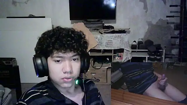 Snapshot of Emv2 chatting on February 28, 2026, 6:46 am Emv2 online show from February 28, 2026, 6:46 am