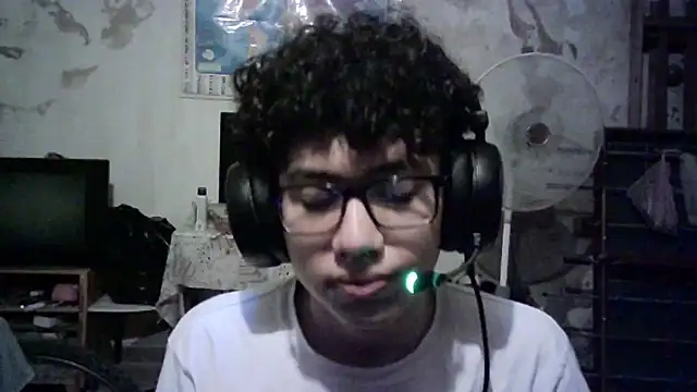 Snapshot of Emv2 chatting on February 11, 2026, 3:50 am Emv2 online show from February 11, 2026, 3:50 am