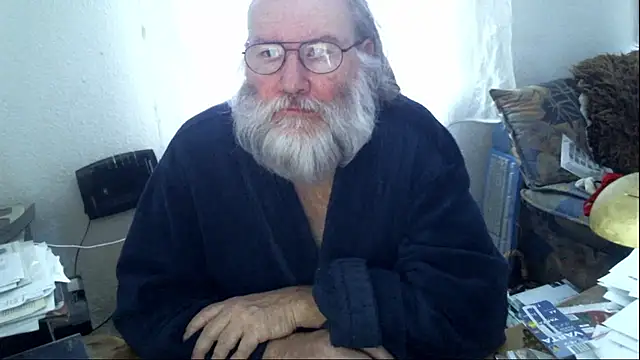 Snapshot of SexySantaC chatting on February 18, 2025, 7:43 am SexySantaC online show from February 18, 2025, 7:43 am