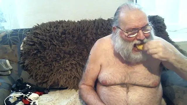 Snapshot of SexySantaC chatting on February 5, 2025, 8:46 pm SexySantaC online show from February 5, 2025, 8:46 pm