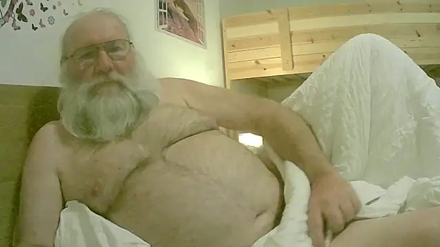 Snapshot of SexySantaC chatting on May 5, 2026, 8:34 pm SexySantaC online show from May 5, 2026, 8:34 pm