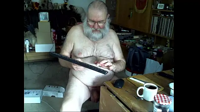 Snapshot of SexySantaC chatting on February 12, 2025, 10:03 am SexySantaC online show from February 12, 2025, 10:03 am