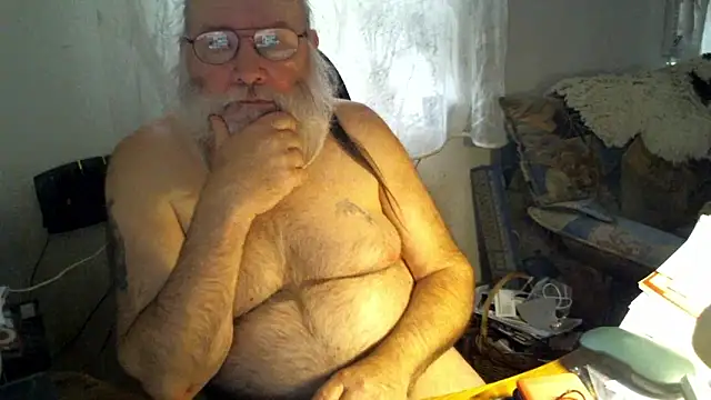 Snapshot of SexySantaC chatting on October 8, 2025, 3:02 pm SexySantaC online show from October 8, 2025, 3:02 pm