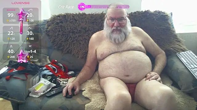 Snapshot of SexySantaC chatting on February 17, 2025, 8:38 pm SexySantaC online show from February 17, 2025, 8:38 pm
