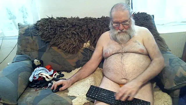 Snapshot of SexySantaC chatting on February 1, 2025, 8:05 pm SexySantaC online show from February 1, 2025, 8:05 pm