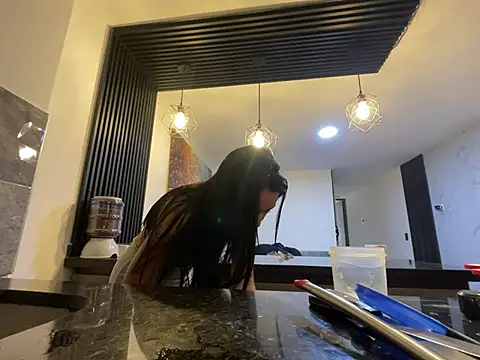 Miss Nicole online show from April 12, 2026, 7:28 pm