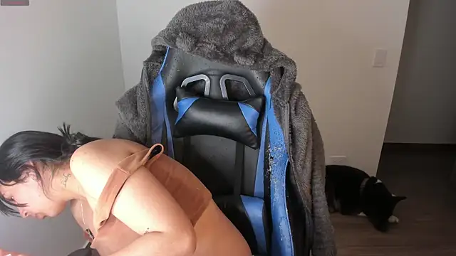 Miss Nicole online show from October 21, 2025, 1:16 am