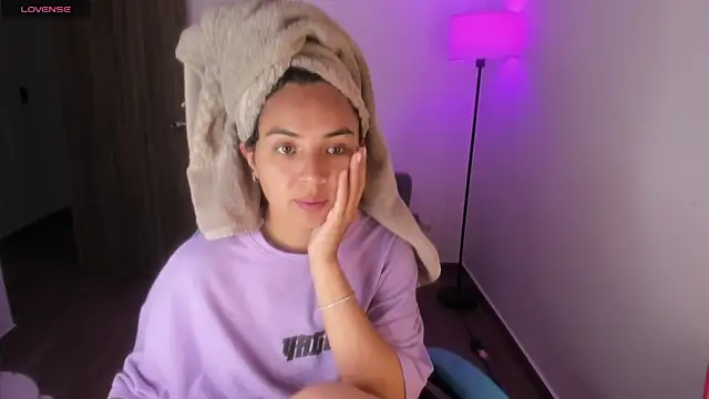 Miss Nicole online show from December 17, 2025, 7:19 pm