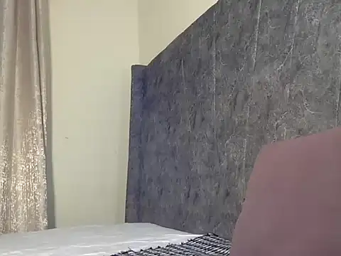 Snapshot of HarlotyQueen chatting on December 18, 2025, 4:39 am HarlotyQueen online show from December 18, 2025, 4:39 am