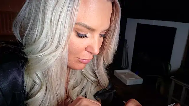 Bustyblondebabe32 online show from March 20, 2025, 9:02 pm