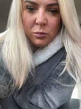Snapshot of Bustyblondebabe32 chatting on March 4, 2026, 9:50 am Bustyblondebabe32 online show from March 4, 2026, 9:50 am