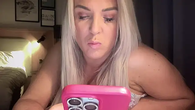 Snapshot of Bustyblondebabe32 chatting on March 19, 2026, 10:10 pm Bustyblondebabe32 online show from March 19, 2026, 10:10 pm