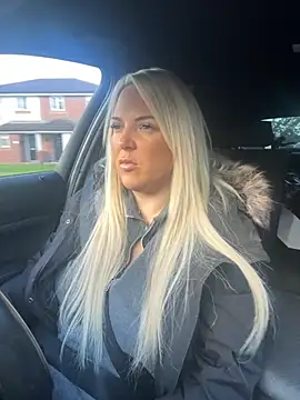 Bustyblondebabe32 online show from October 6, 2025, 7:53 am