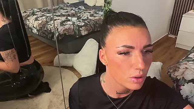 Snapshot of LizaRoxx chatting on November 12, 2025, 9:40 pm LizaRoxx online show from November 12, 2025, 9:40 pm