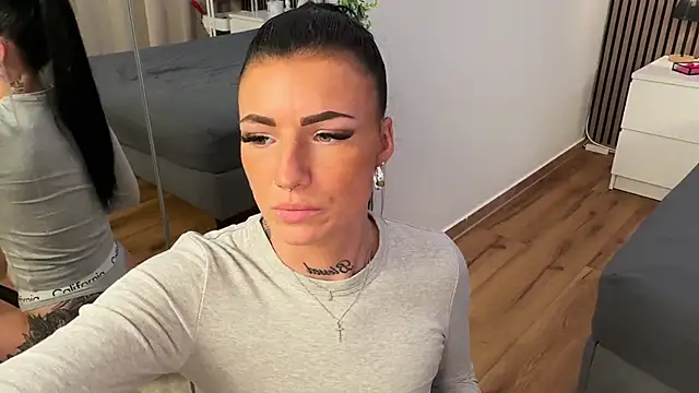 Snapshot of LizaRoxx chatting on November 11, 2025, 8:47 pm LizaRoxx online show from November 11, 2025, 8:47 pm