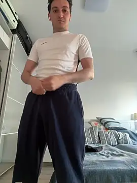 SQUIRRRTER online show from April 27, 2026, 4:49 pm