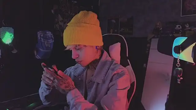 AcidMilo online show from March 19, 2026, 9:59 pm