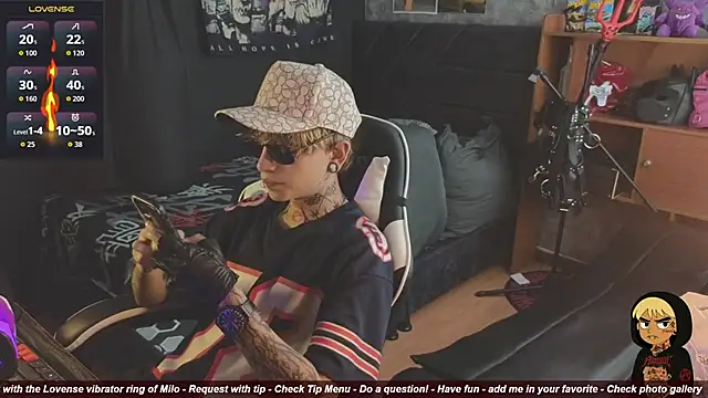 AcidMilo online show from December 5, 2025, 5:33 pm