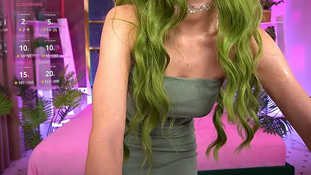 LittleeCutee online show from October 31, 2025, 8:33 am