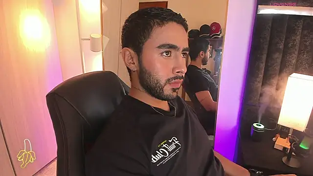 Snapshot of ItsMeEros chatting on December 14, 2025, 10:15 pm ItsMeEros online show from December 14, 2025, 10:15 pm