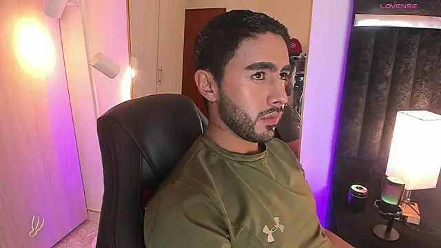 Snapshot of ItsMeEros chatting on December 19, 2025, 12:03 am ItsMeEros online show from December 19, 2025, 12:03 am