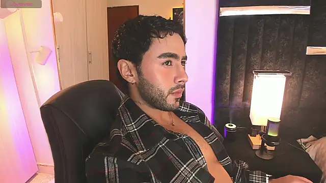 Snapshot of ItsMeEros chatting on February 9, 2026, 10:30 pm ItsMeEros online show from February 9, 2026, 10:30 pm