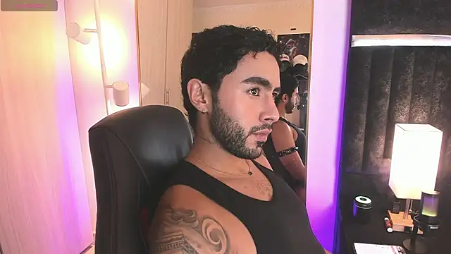 Snapshot of ItsMeEros chatting on February 14, 2026, 10:43 pm ItsMeEros online show from February 14, 2026, 10:43 pm